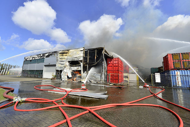 2017/83/20170422-14u32 GB 070 Zeer grote brand Westhavenweg ASD.jpg